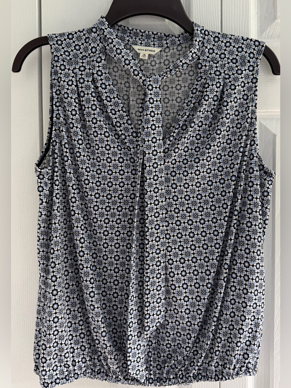 Max Studio Blue/Black/White Sleeveless Floral-Print Tie-Neck Tank